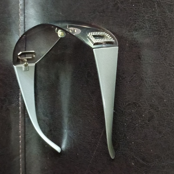 Stylish Silver Sunglasses - Picture 4 of 6